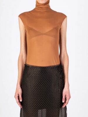 Body in tulle
