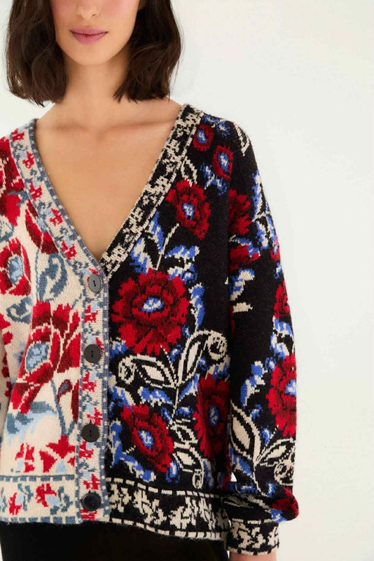 Cardigan fantasia a contrasto