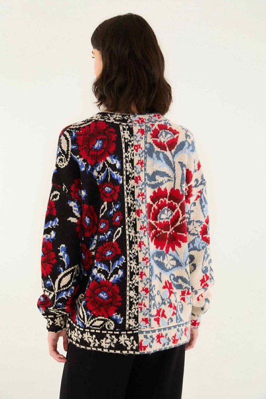 Cardigan fantasia a contrasto
