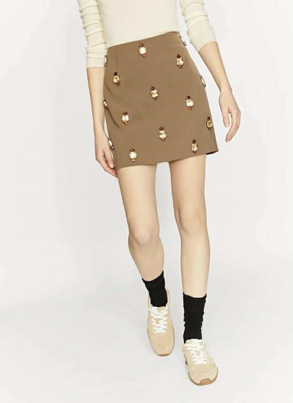 CF553D3F6EE95417D2AF26D4A9D08D50_ Mingonna con pietre