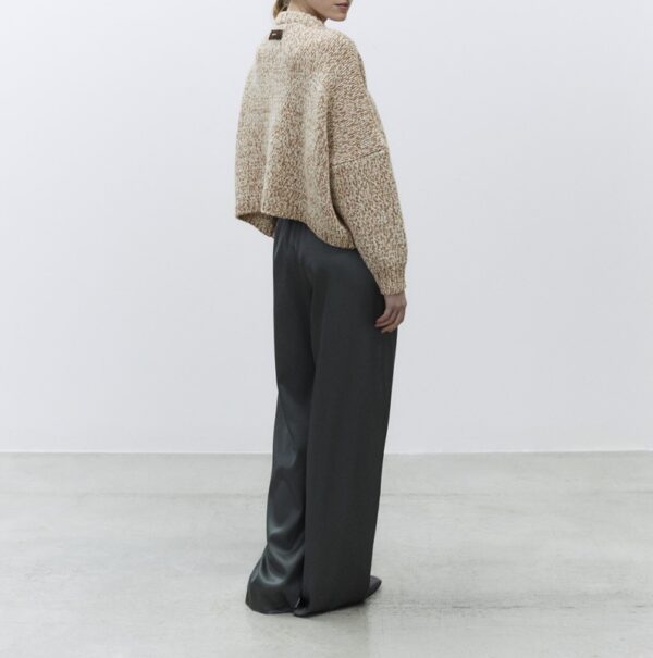 Pullover con ricamo