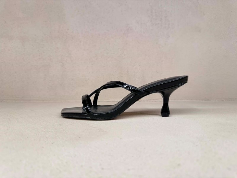 Mule black