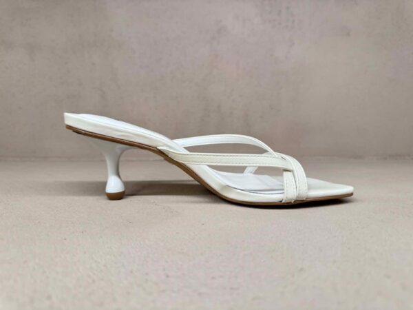 Mule white