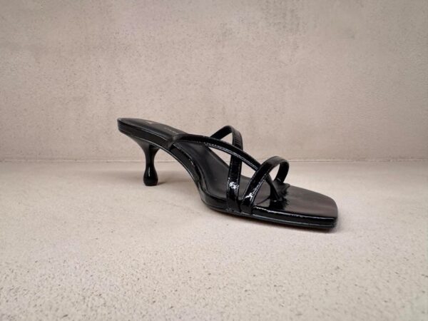 Mule black