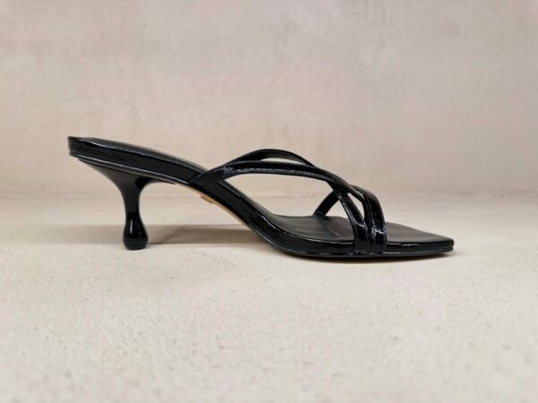 Mule black