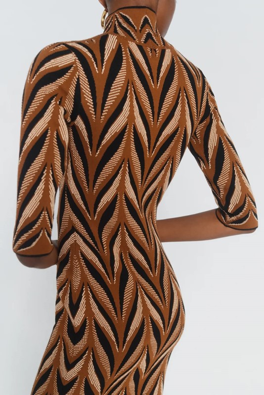 03B03CD6EB3EE023EE4144CBDC75924A_ Tubino jacquard